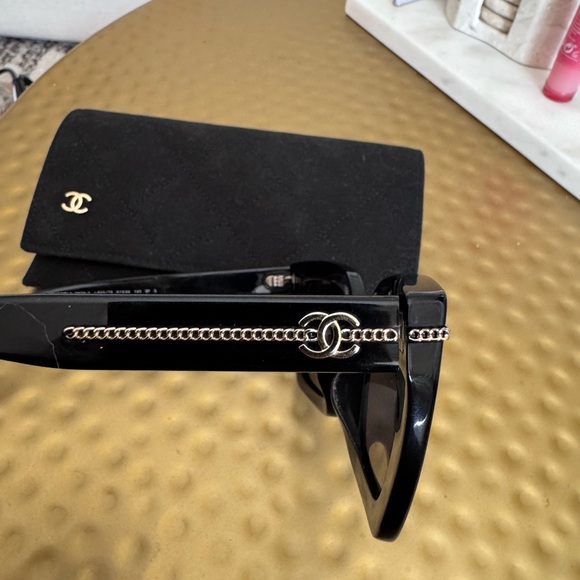 CHANEL 5509-A Sunglasses. Like New. With Case - Picture 5 of 5